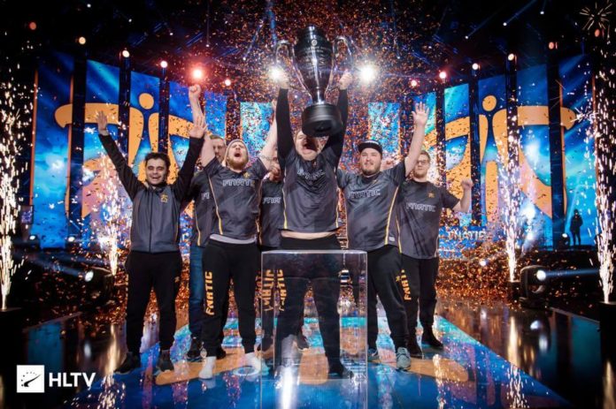 Fnatic IEM Katowice 2018 Kupa Kaldırıyor Fnatic IEM Katowice 2018 Kupa Kaldırıyor